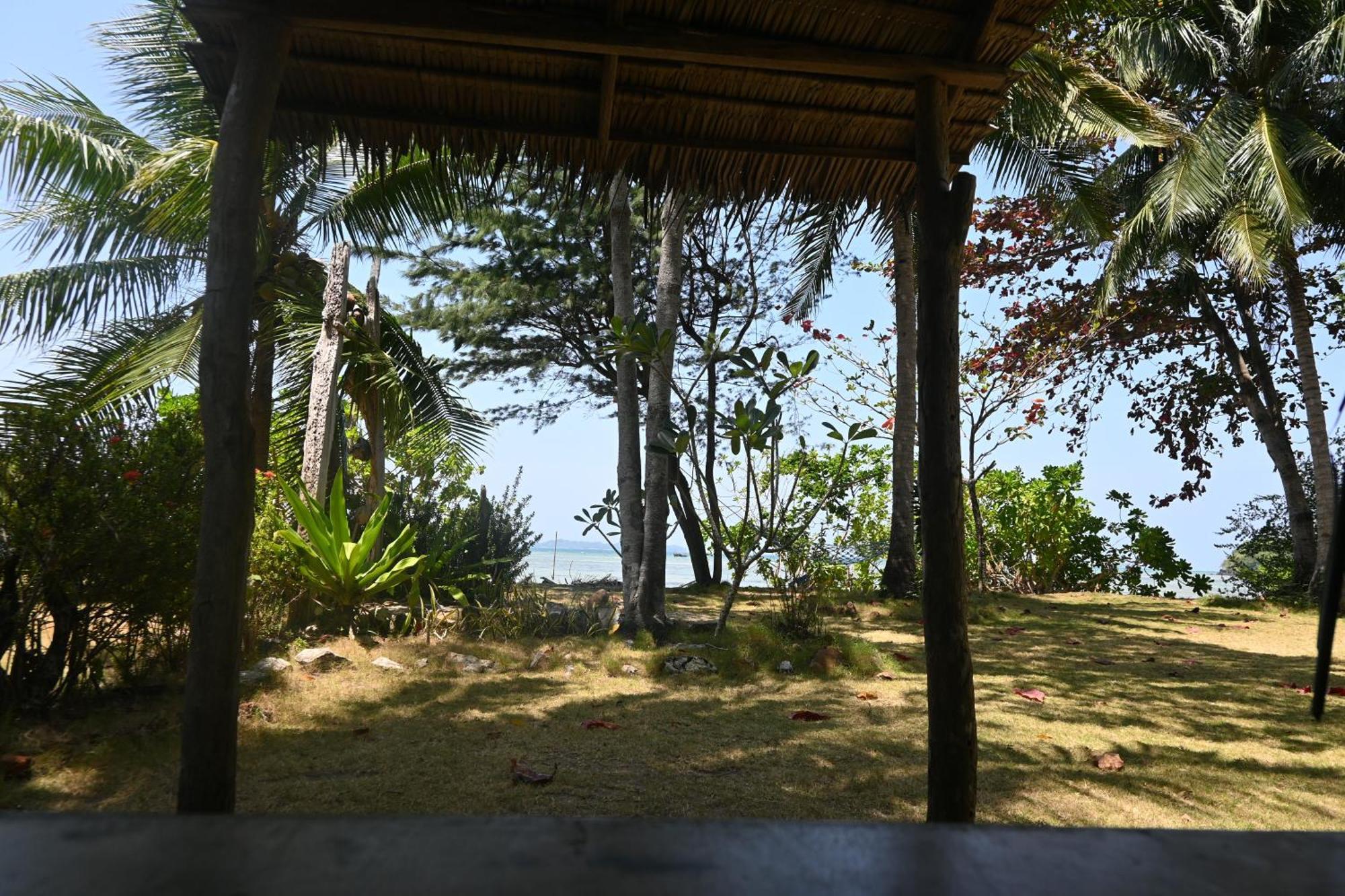 Villa Bunga Jabe à Îles Îles Karimunjawa Extérieur photo
