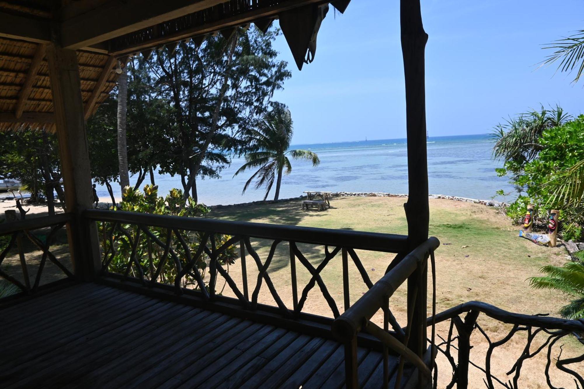 Villa Bunga Jabe à Îles Îles Karimunjawa Extérieur photo