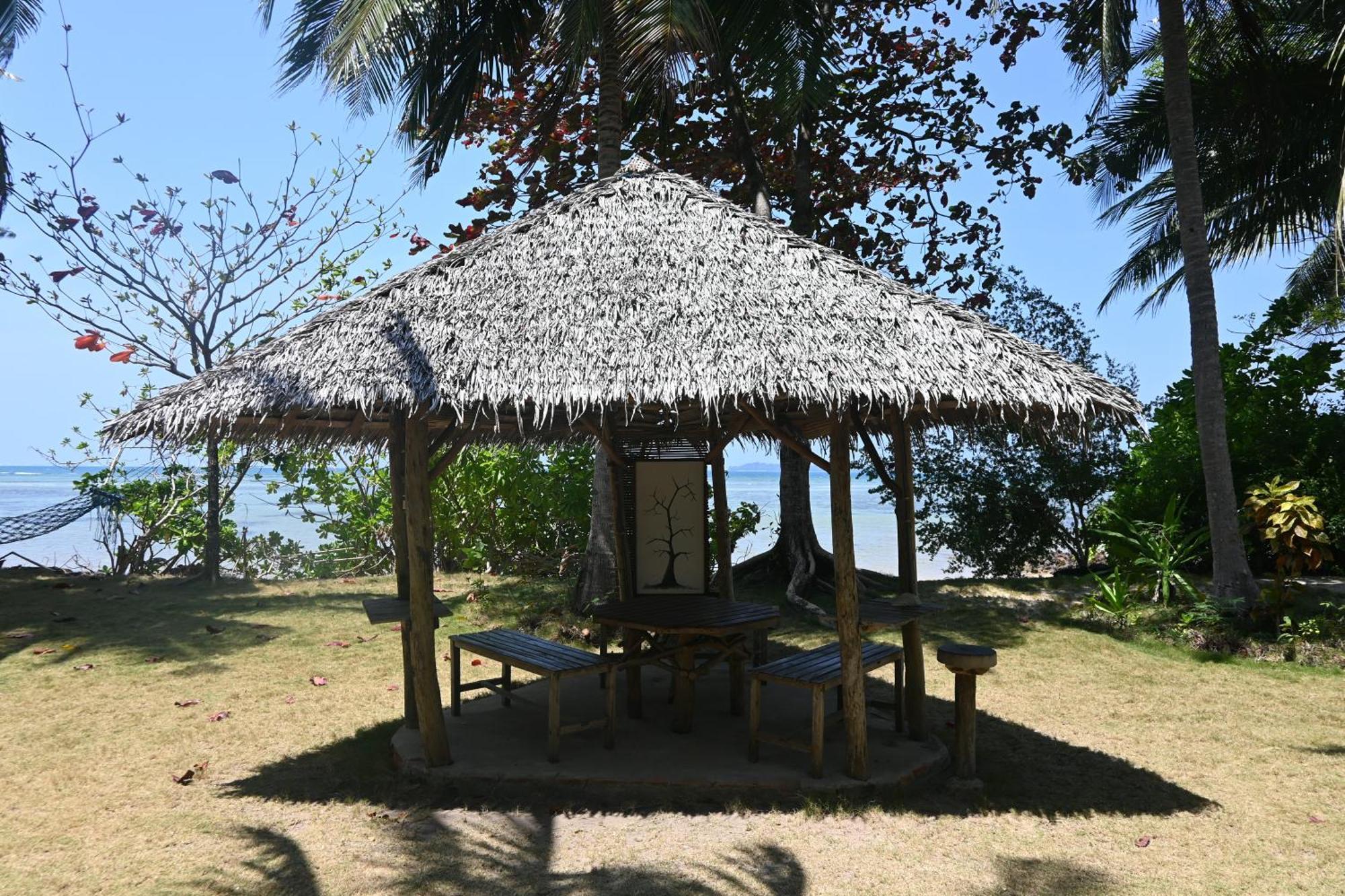 Villa Bunga Jabe à Îles Îles Karimunjawa Extérieur photo
